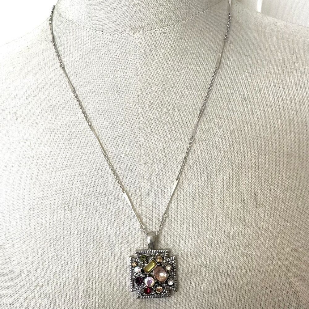 Avon maltese rhinestone cross pendant necklace - Picture 2 of 12